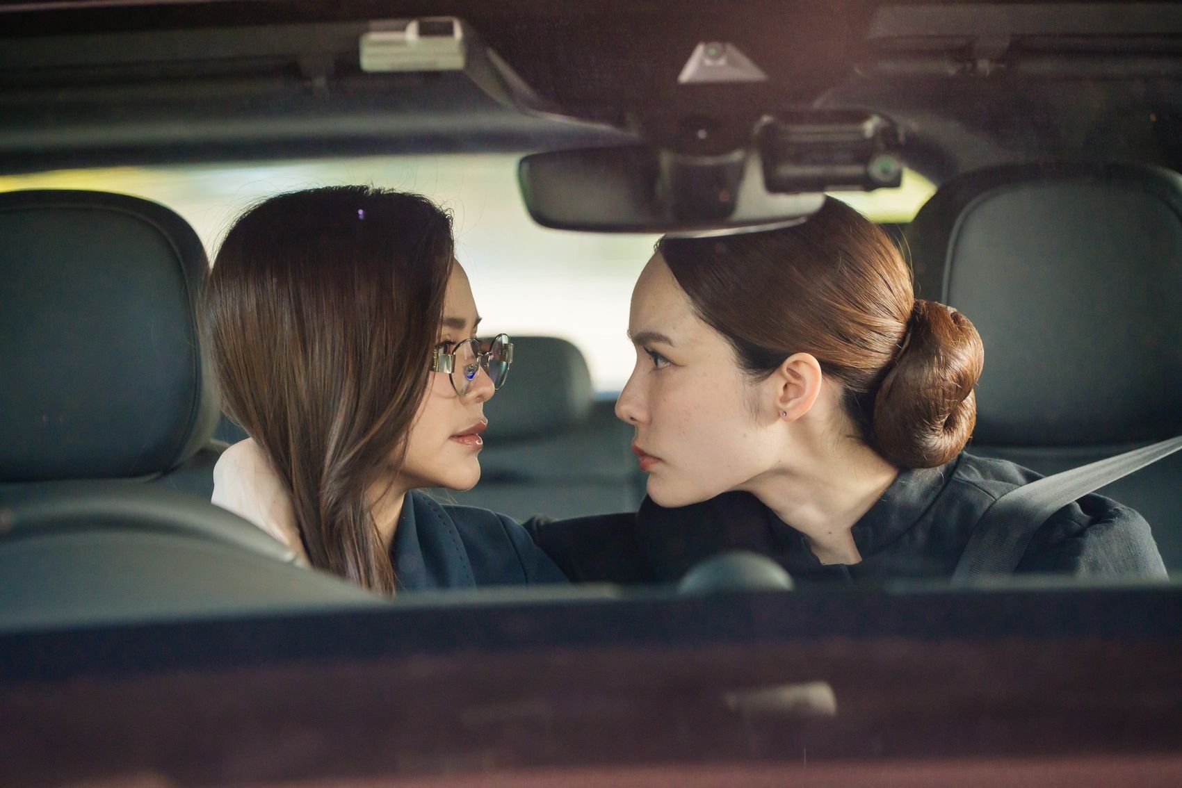 'อิงฟ้า - ชาล็อต' ดัน "นทีร้อยเล่ห์" ฮิตติดเทรนด์ทั่วโลก! EP.2 วุ่นสนั่น ข่าวลือบอสเล็กพนักงานใหม่กุ๊กกิ๊กสะพัดทั่วโรงแรม