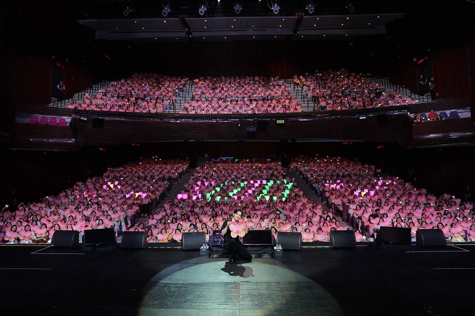 สมการรอคอย! แอ๋วไทยรับความฟิน ความสุขจนล้น CHEN CONCERT TOUR <Arcadia> in BANGKOK