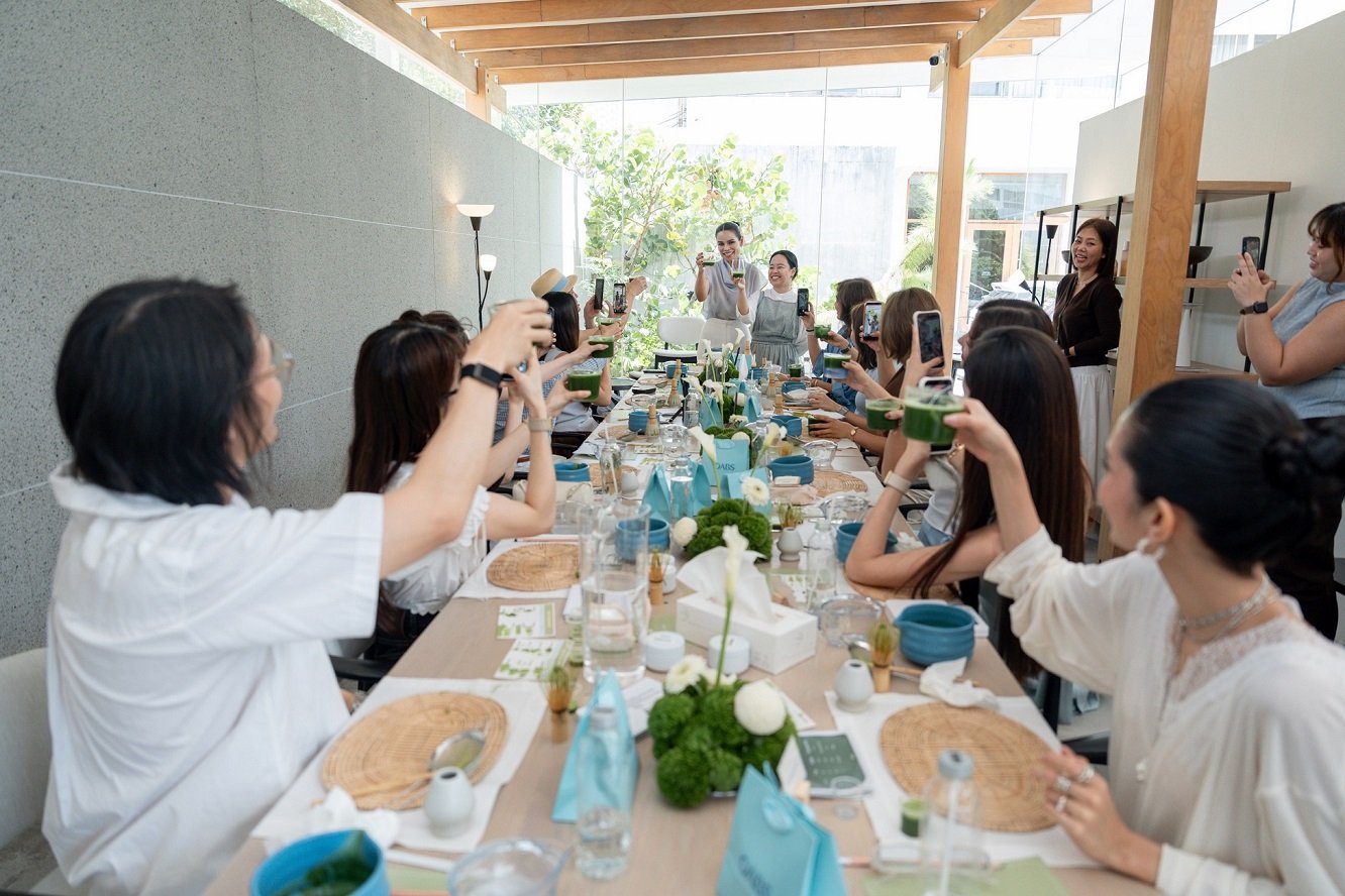 'โอปอล์ ปาณิสรา' จัดงาน "OABS Melt on the Moment" ชวนชะลอจังหวะชีวิต ค้นพบความงามเริ่มจากให้เวลาดูแลตัวเอง ผ่านผลิตภัณฑ์ Melt On Illuwhite Peptide