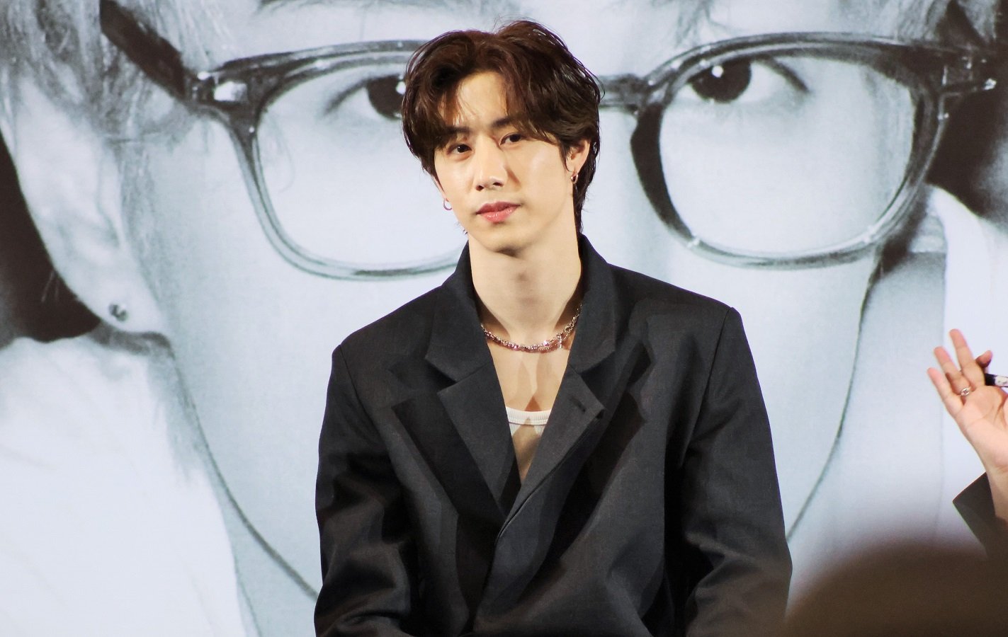 "อากาเซ่ครับ รักมาร์คมุ้ย"! 'มาร์ค ต้วน' อ้อนขั้นสุด เสิร์ฟท่า 'จุ๊บแมว-จุ๊บปลาดาว' สุดคิวท์ ในงานแถลงข่าว MARK   TUAN Silhouette: The Shape of You FANCON 2026 in BANGKOK