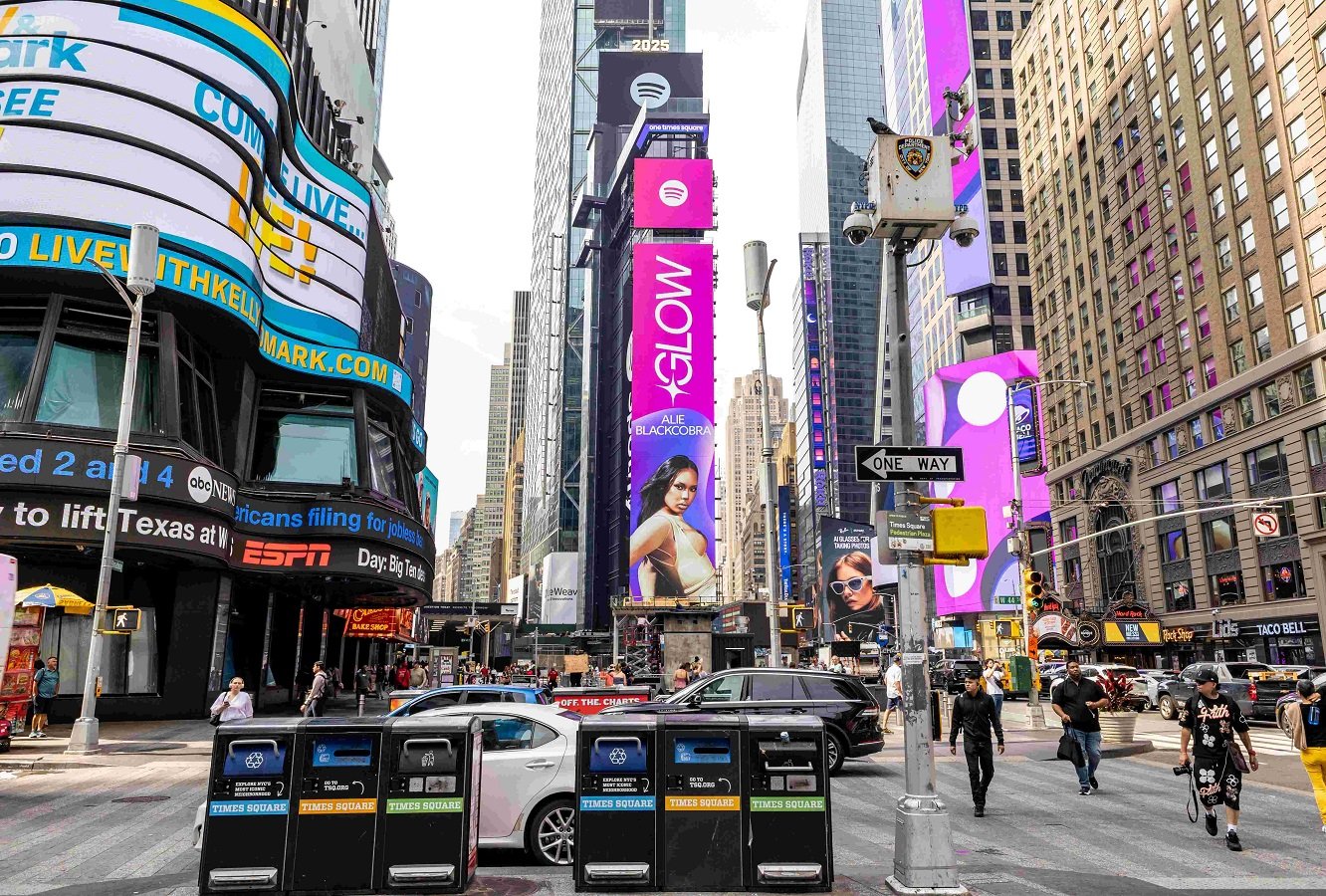 ALIE BLACKCOBRA เฉิดฉายในฐานะ Spotify GLOW Thailand Ambassador 2025 ที่ New York Time Square