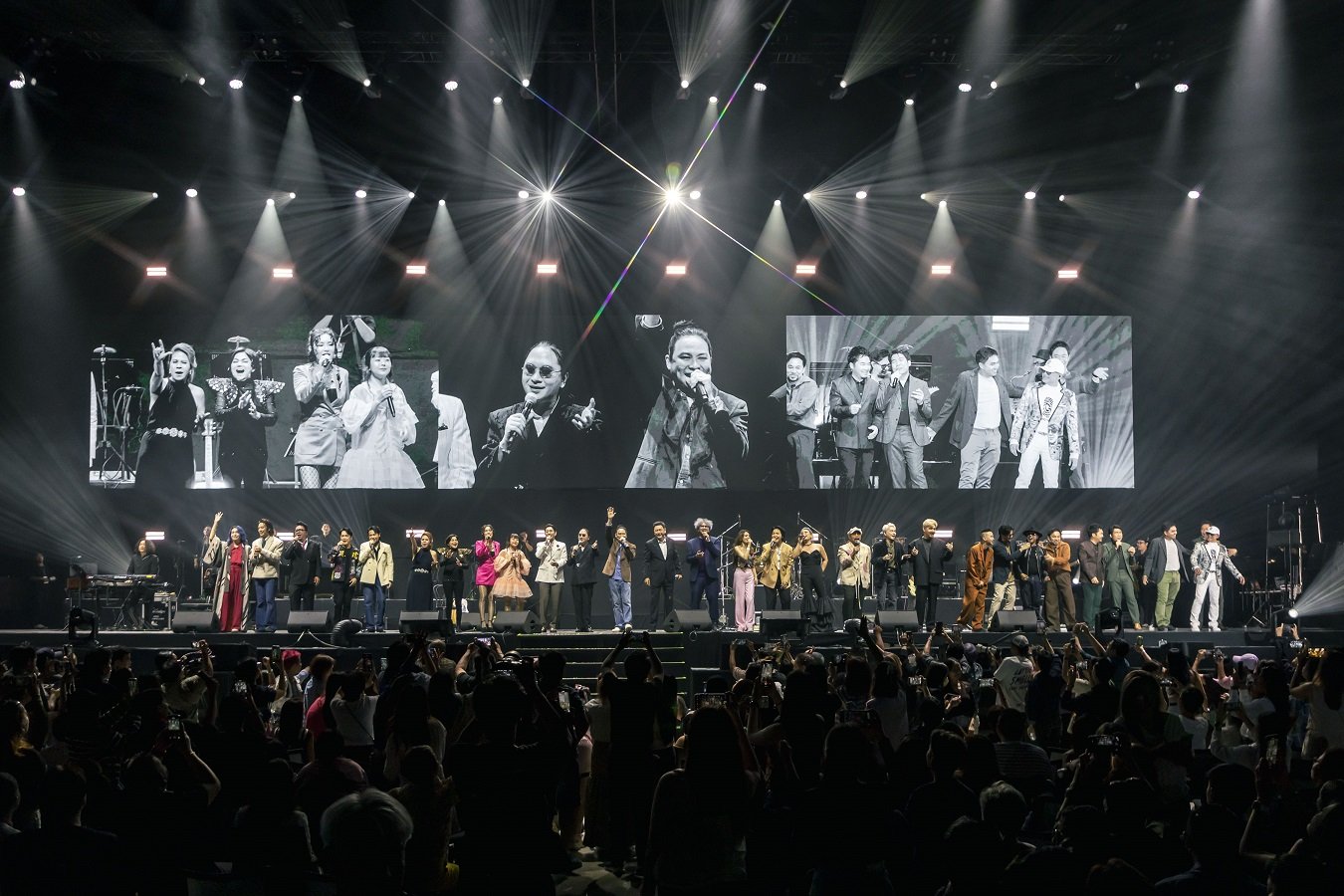 "พีธ พีระ" แท็กทีม 32+1 ศิลปินระดับตำนาน! เปิดไทม์แมชชีนระเบิดเวที "Hall of Friends Concert" ขนเพลงฮิตย้อนวัยสุดมัน!!! "พีธ พีระ" แท็กทีม 32+1 ศิลปินระดับตำนาน! เปิดไทม์แมชชีนระเบิดเวที "Hall of Friends Concert" ขนเพลงฮิตย้อนวัยสุดมัน!!!