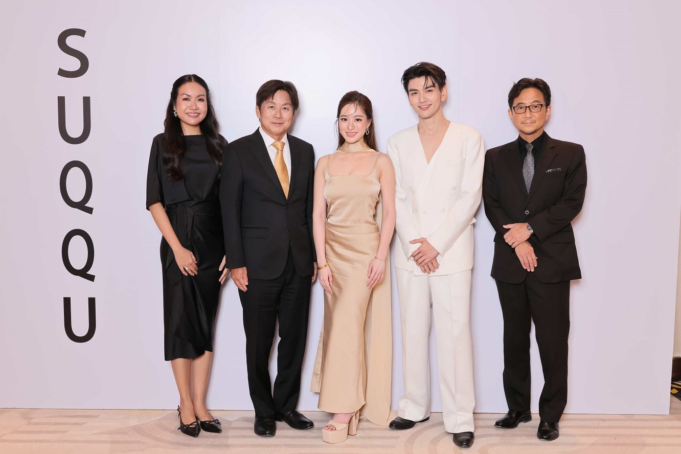 ไมค์ ชินรัฐ - มีมี่ เหมือนฝัน อวดผิวฉ่ำโกลว์ เผยเสน่ห์งานผิวที่เปล่งประกาย ในงานเปิดตัว "SUQQU THE FOUNDATION e" ครีมรองพื้นระดับไอคอน
