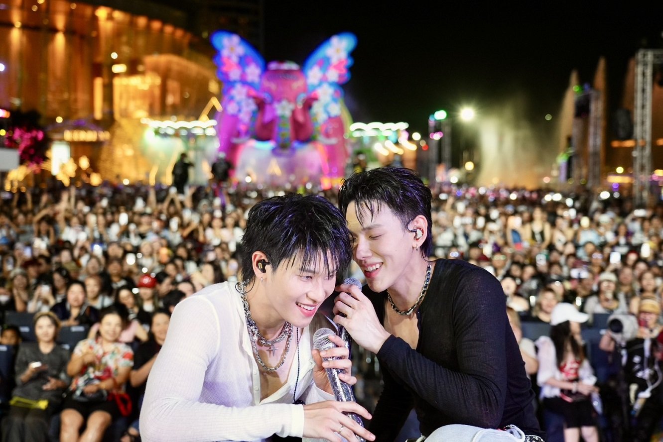 ปิดฉากอลังการ! ICONSIAM THAICONIC SONGKRAN 2026 'ต้าห์อู๋-ออฟโรด' เคมีชวนจิ้นพุ่ง 'KT KRATAE' ปลุก Bangkok City แดนซ์สนั่นเจ้าพระยา ฉ่ำสุดหยุดโลก!