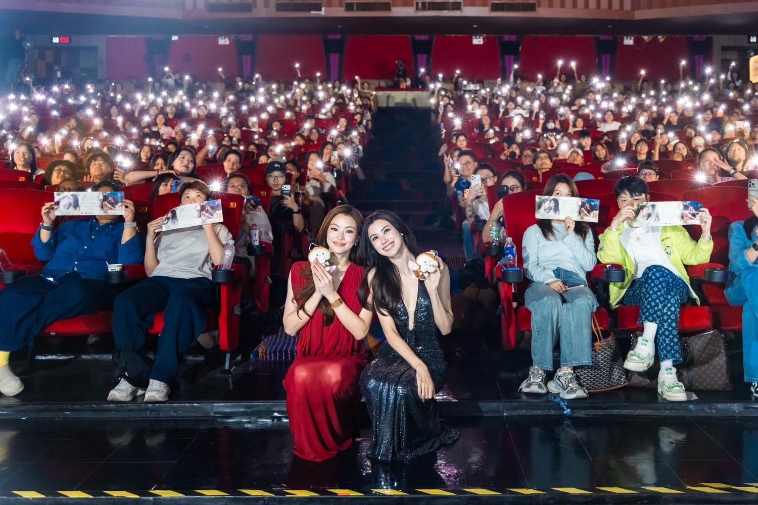 โรงแทบแตก! 'ลีน่า-หมิว' เปิดเกมรักแซ่บ ส่ง "PLS Love รักได้ไหม" ทะยานติดเทรนด์ X อันดับ 1
