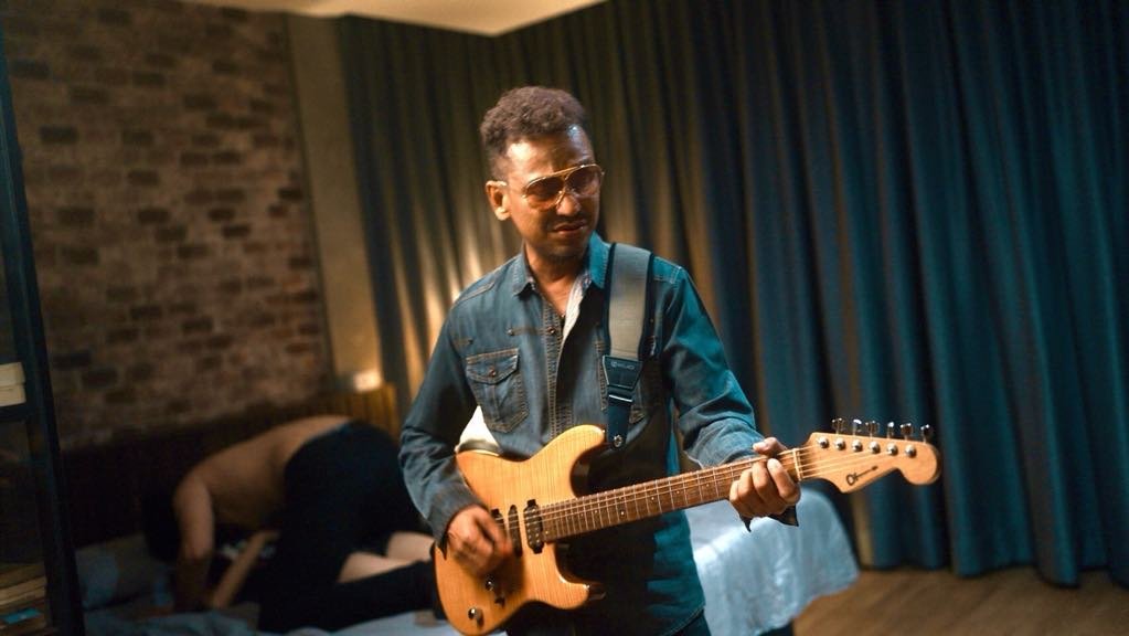 ไท ธนาวุฒิ ปลื้มซิงเกิลใหม่ "แค่เรื่องอย่างว่า" กระแสแรงยอดวิวทะลุ 1 แสน