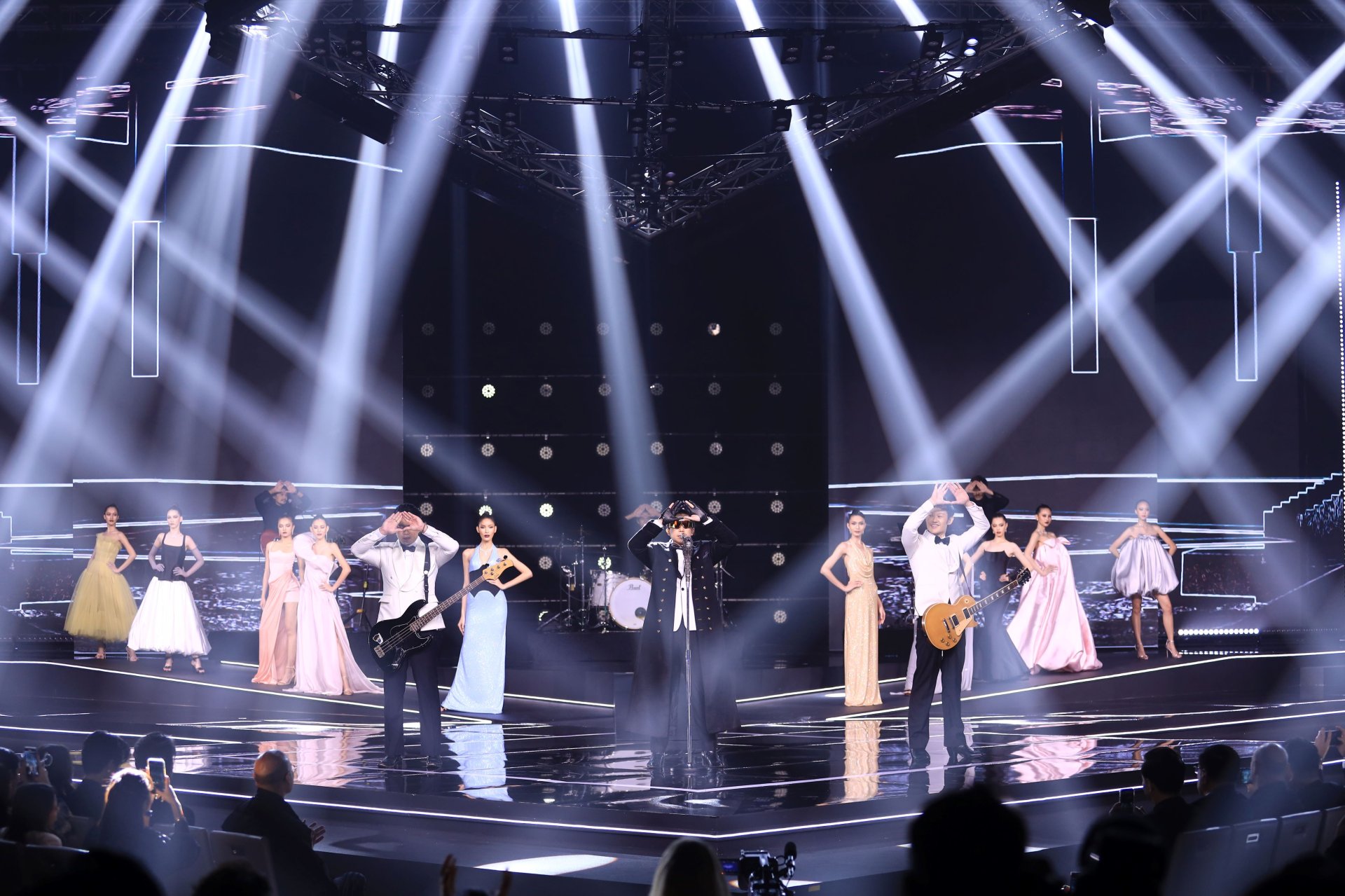 สะกดทุกความปังทั้งแฟชั่นและดนตรี Slot Machine จัดเต็ม 2 เพลง เคลิ้ม-จันทร์เจ้า ตะลึงรันเวย์  THAI SUPERMODEL 2024!! สะกดทุกความปังทั้งแฟชั่นและดนตรี Slot Machine จัดเต็ม 2 เพลง เคลิ้ม-จันทร์เจ้า ตะลึงรันเวย์  THAI SUPERMODEL 2024!!