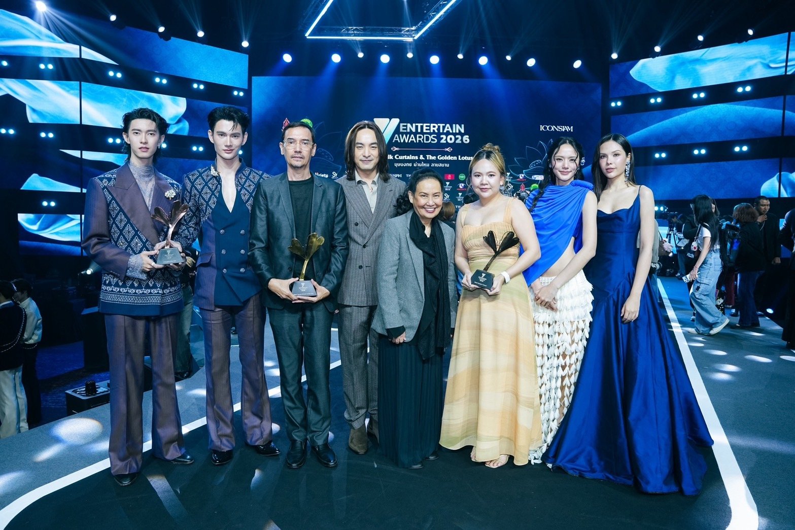 ตอกย้ำความสำเร็จ!! CHANGE2561 คว้า 3 รางวัล พูห์ - พาเวล คว้ารางวัล Y Couple of the Year ปีเตอร์ นพชัย คว้ารางวัล Best Y Series Director of the Year และ สามีบ้านนอก My Rustic Wife คว้ารางวัล  Most Popular Y Novel จากเวที Y Entertain Awards 2026