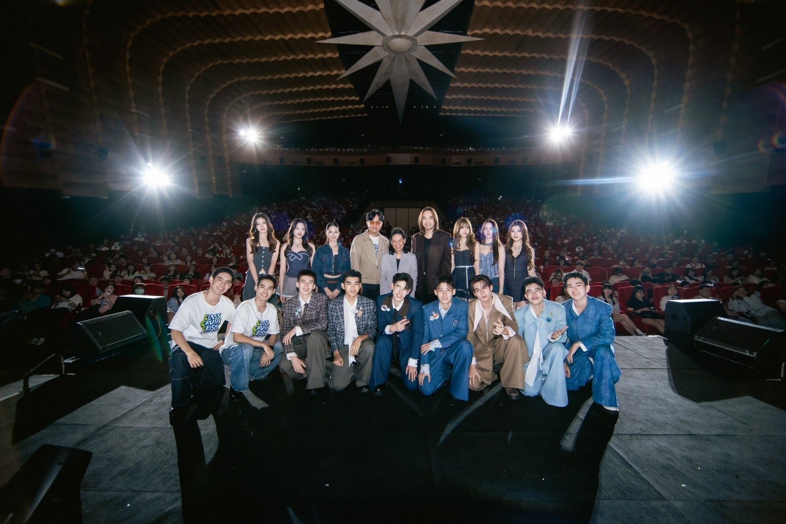 CHANGE2561 ทำถึง!! จัดเต็มเซอร์ไพรส์ส่งท้าย "CLASS CRUSH CRISIS" เพื่อนสนิทระวังคิดไม่ซื่อ ปิดโรงหนังร่วมชมพร้อมแฟนคลับนับพัน ปังจนบัตร Sold Out ทุกที่นั่ง เต็มอิ่มไปด้วยรอยยิ้มและน้ำตาแห่งความสุข ในงาน "CLASS CRUSH CRISIS FINAL EPISODE&amp