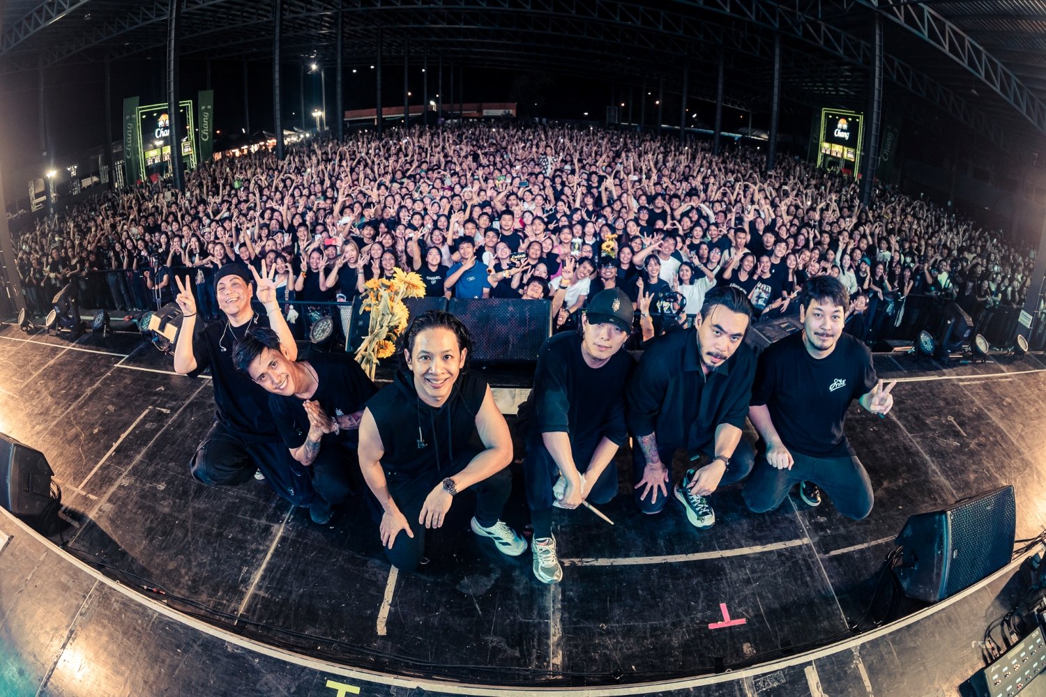 ครึ่งทางแล้ว! คอนเสิร์ต COCKTAIL 77 EVER TOUR พร้อมลุยขอบคุณแฟนเพลงครึ่งหลังส่งท้ายทั่วประเทศ!