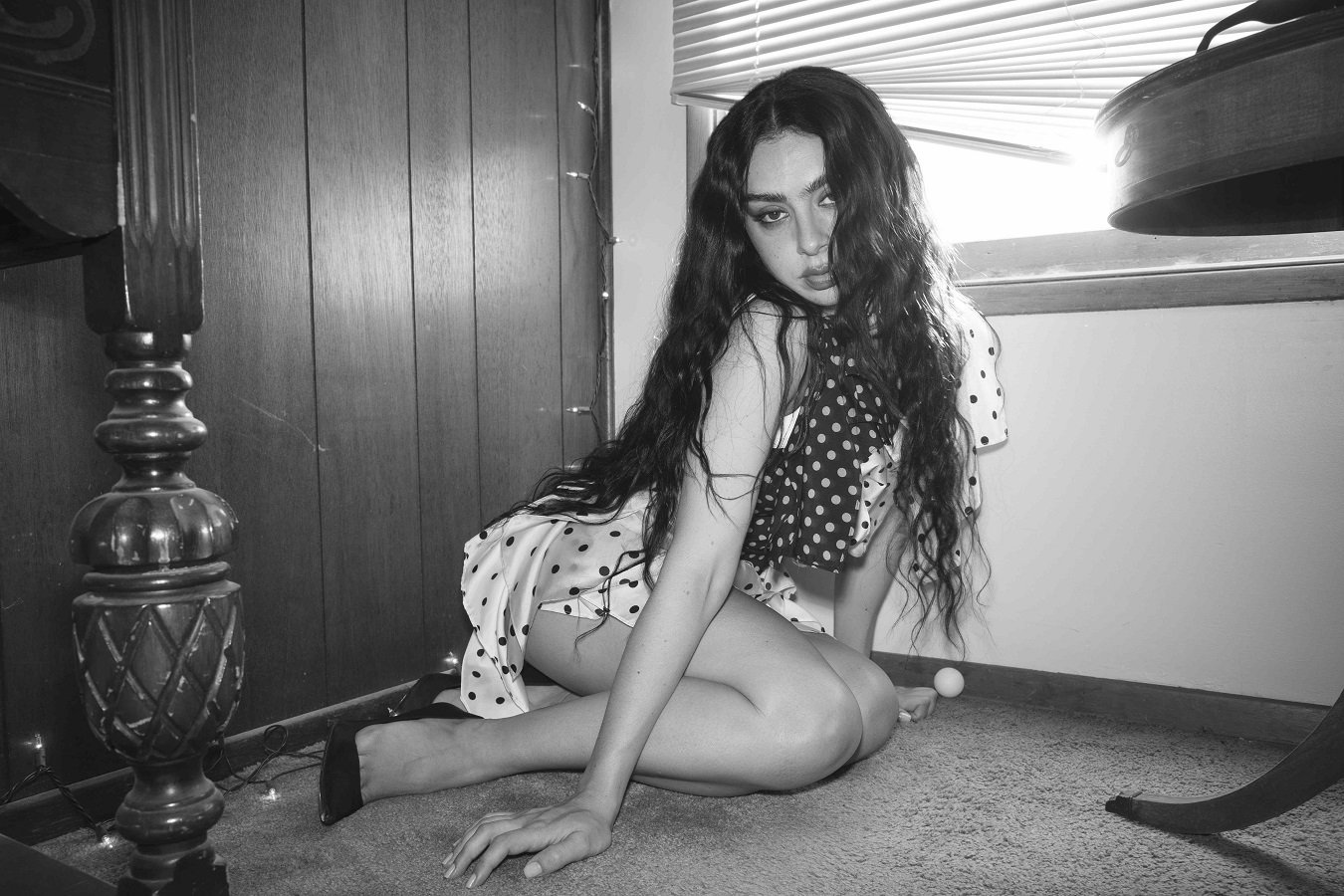 Charli xcx สานต่อความปัง ปล่อย MV เพลง party 4 u ฉลองครบรอบ 5 ปี อัลบั้ม how im feeling now!