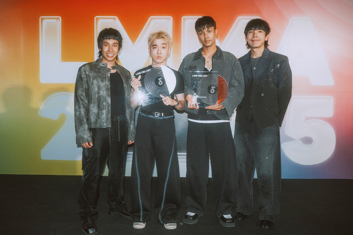 Three Man Down คว้า 2 รางวัล LINE MELODY MUSIC AWARDS 2025 ตอกย้ำเพลงฮิตครองใจคนฟัง