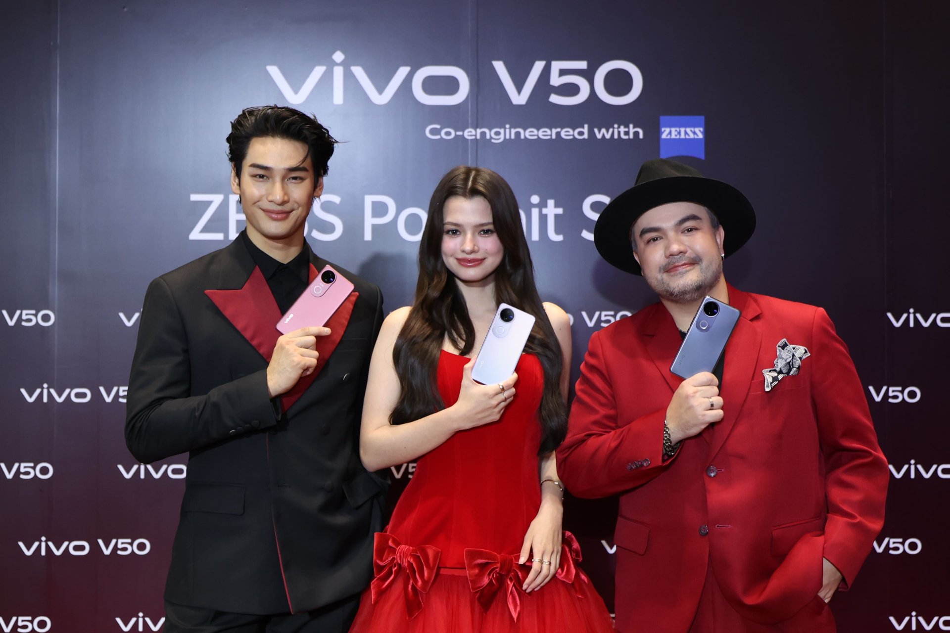 vivo แท็กทีม vivo Friends 'อาโป-เบคกี้-โอ๊ต' แชร์เทคนิค "ถ่ายที่รักอย่างโปร" ในงานเปิดตัว V50