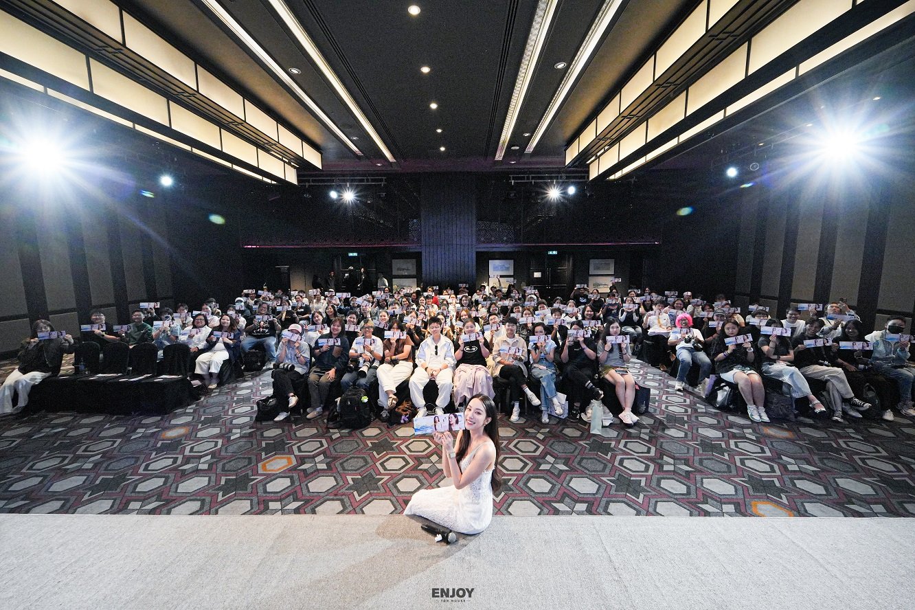 'เอนจอย ธิดารัตน์' ร่วมแบ่งปันโมเมนต์ความประทับใจกับแฟนคลับในงาน "【Enjoy Thidarat Exclusive Heartbeat Moments 】- 1st Solo Fansign In BANGKOK" ท่ามกลางกระแสการต้อนรับอย่างอบอุ่นของแฟนๆ
