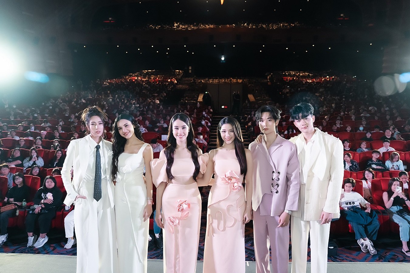 แทนคำขอบคุณ 'จินนี่-เจน่า' จับมือส่งความรัก จัดงาน "พิษรัก Poisonous Love Special Episode" ปิดโปรเจกต์อย่างสวยงาม