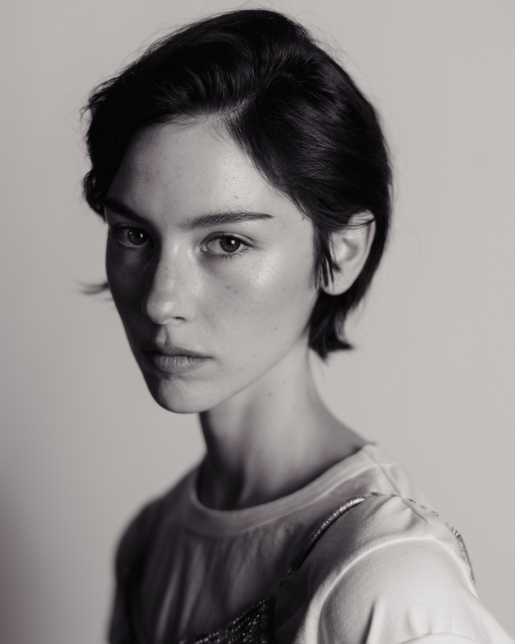 Gracie Abrams ปล่อยเพลงใหม่ "Here You Come, There You Go" ซาวด์ฟังสบายที่ทุกคนหลงรัก และเตรียมฟังอัลบั้ม Daughter from Hell (Deluxe) วันที่ 20 พ.ย.นี้