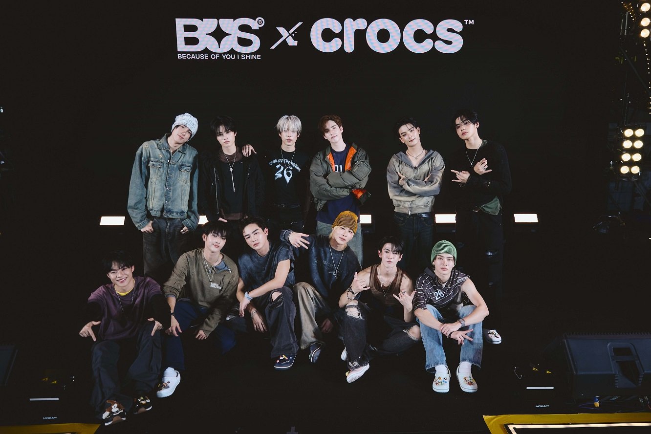 Crocs สร้างปรากฏการณ์ครั้งยิ่งใหญ่! นำเสนอ 3 ดีไซน์ไอคอนิก พร้อมดึง 'BUS because of you i shine' นั่งแท่นแบรนด์แอมบาสเดอร์กลุ่มแรกในไทย แท็กทีมเสิร์ฟลุคเท่ในงาน CROCBAND TAKES THE STAGE!
