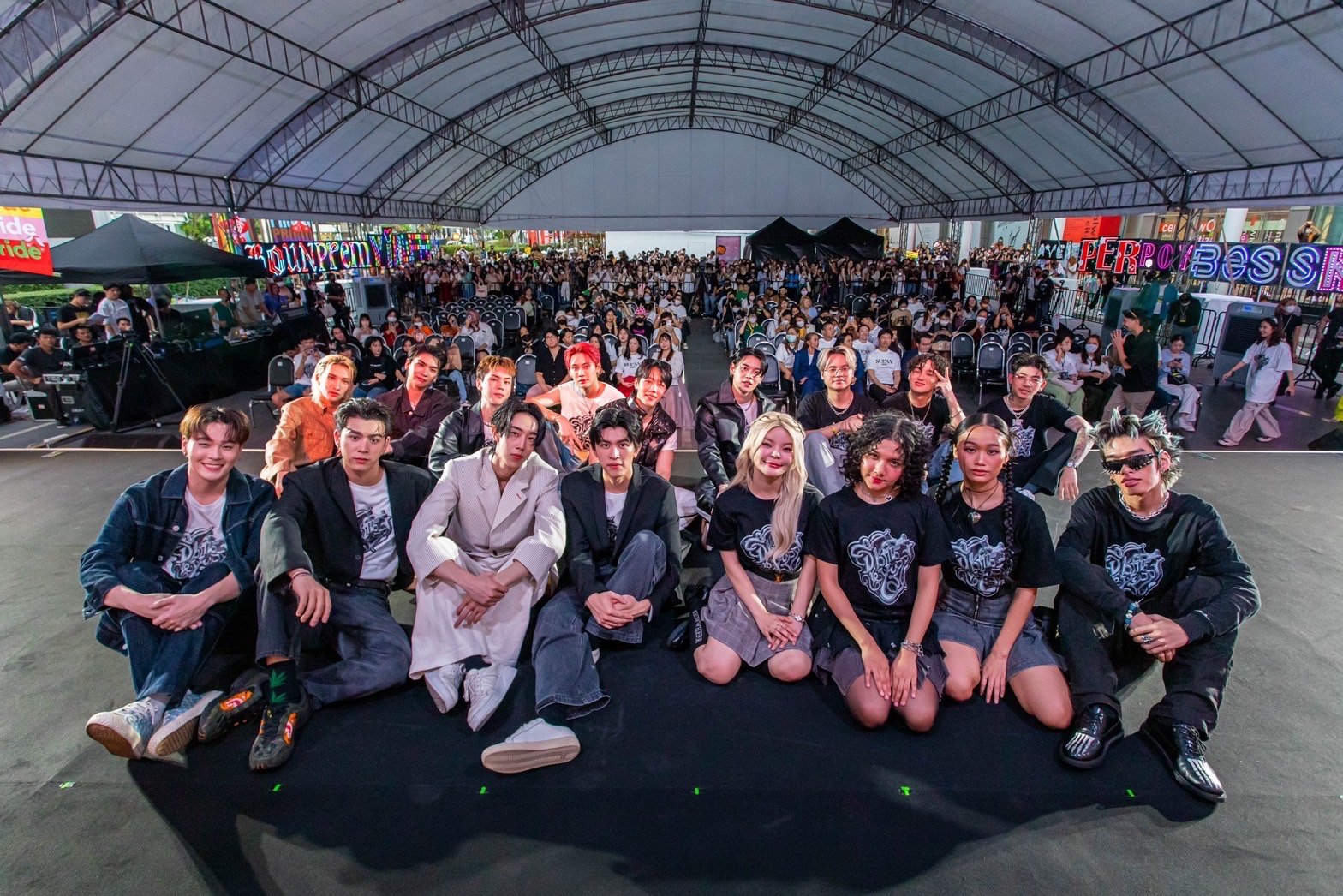 “จิ้นกันให้ YUPP!” ครั้งแรกกับคอนเสิร์ตต่างขั้วระหว่างสาย จิ้น-YUPP! จับมือสร้างปรากฎการณ์ เดือดไม่ยั้ง ฟินสะเทือนทุกบีท บนเวทีเดียวกัน