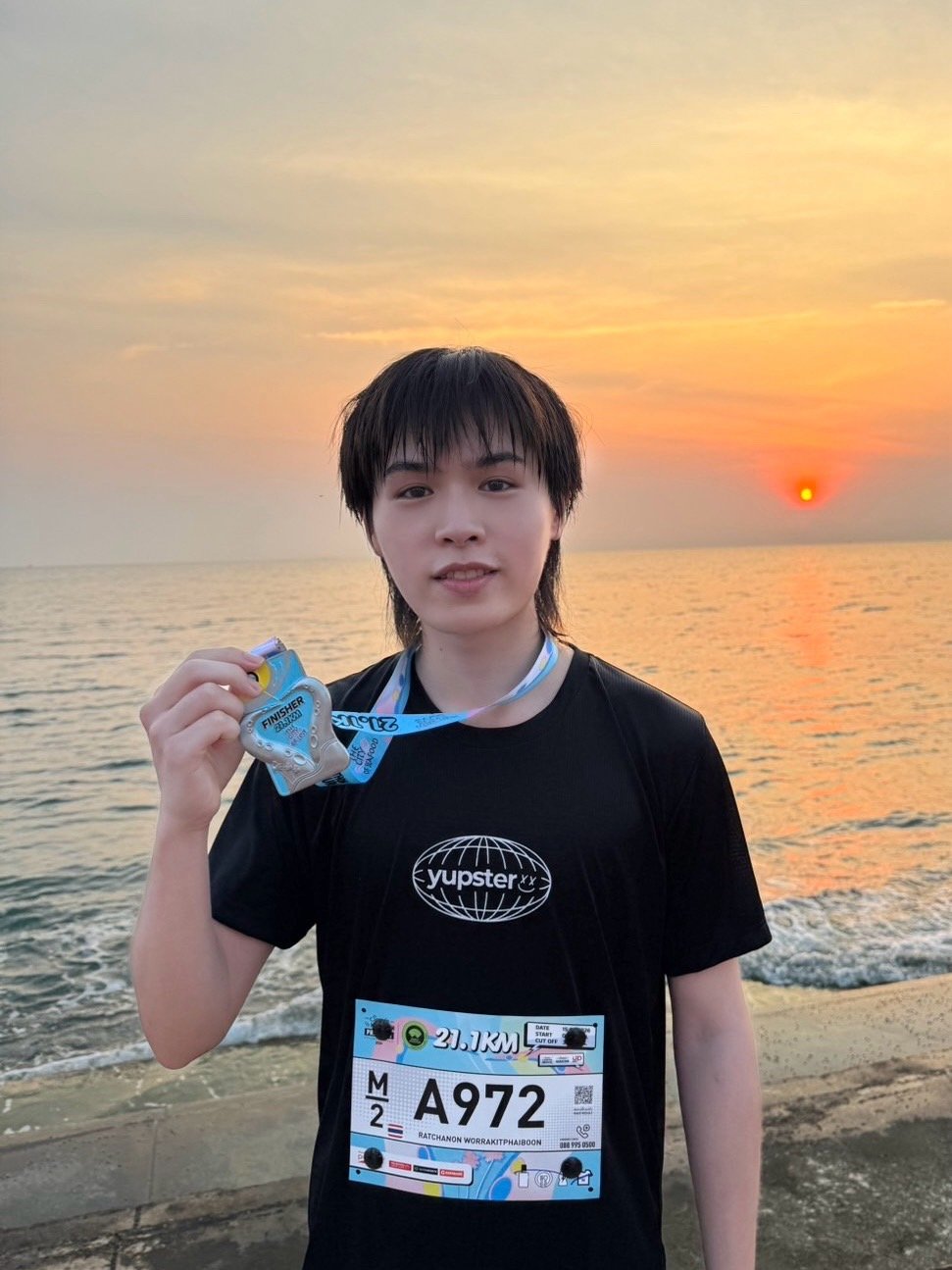 ธีสิสก็ต้องทำ ฮาล์ฟก็ต้องวิ่ง! 'มังกร วง Yes Indeed' ใจเกินร้อย ซ้อมน้อยแต่ปังมาก!