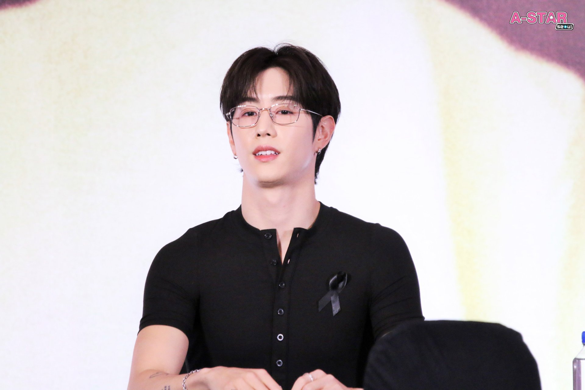 พี่จ๋าเริ่ดเลยล่ะ! 'มาร์ค ต้วน' ทำหัวใจเหล่า 'อากาเซ่' เต้นแรงอีกครั้งกับโมเมนต์สุดพิเศษในงานแถลงข่าวและแฟนไซน์ครั้งแรกในประเทศไทย Shopee x MARK TUAN Silhouette FANSIGN EVENT