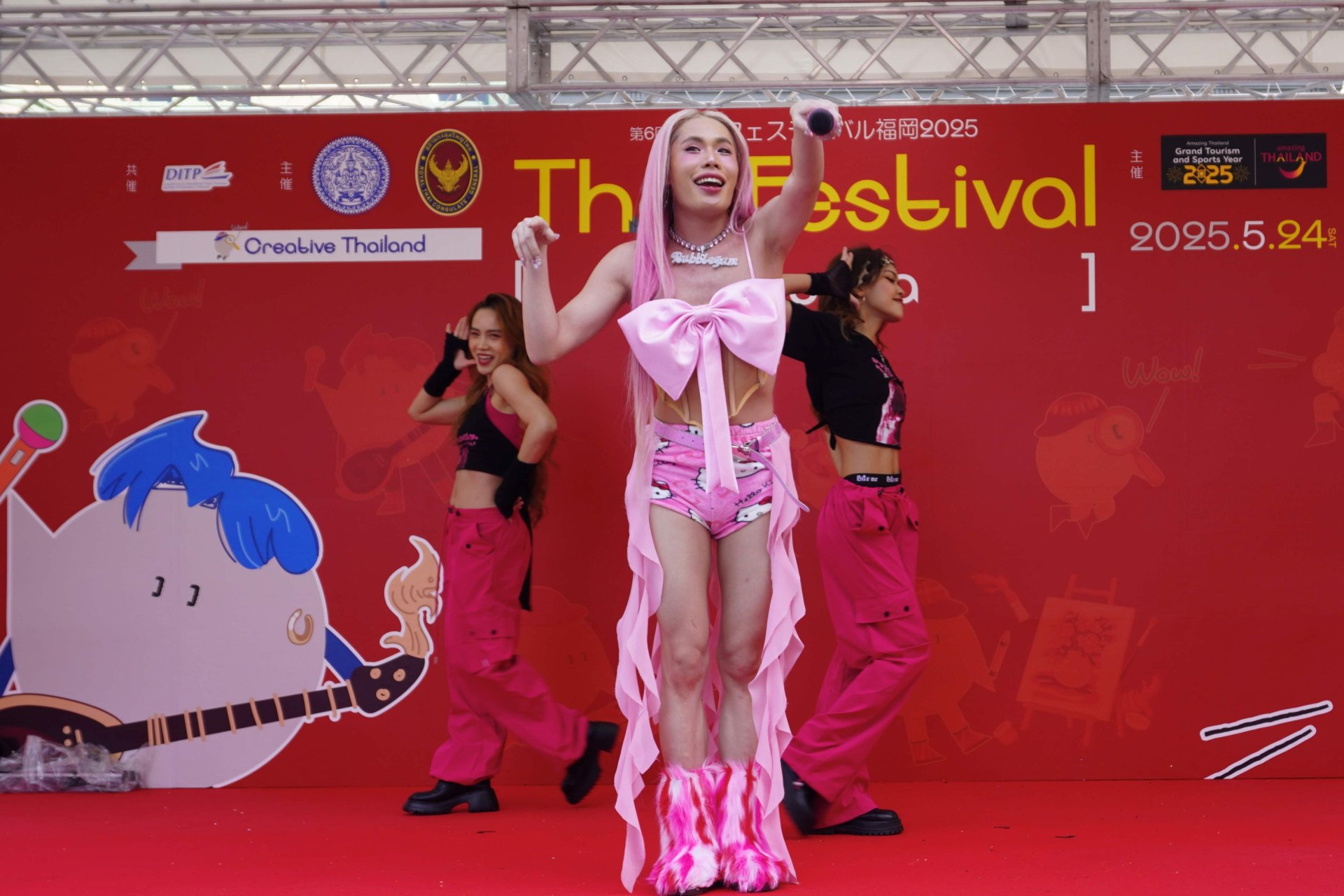 ชีเสิร์ฟ! JRBUBBLEGUM ศิลปิน LGBTQ+ แรปเปอร์ไทยสุดจี๊ด สร้างสีสันสุดเริ่ดบนเวที Thai Festival Fukuoka 2025