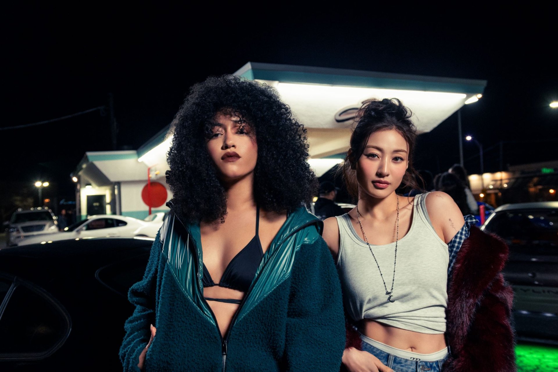 Jenevieve คว้า JIHYO วง TWICE ร่วมฟีทใน "Hvnly" เพลง R&B สุดนุ่มถูกใจวัยรุ่นเทสดี พร้อมปล่อย CRYSALIS (CODA) อัลบั้ม Deluxe ก่อนเจอตัวจริงในคอนเสิร์ตที่ไทย 2 มิ.ย. นี้