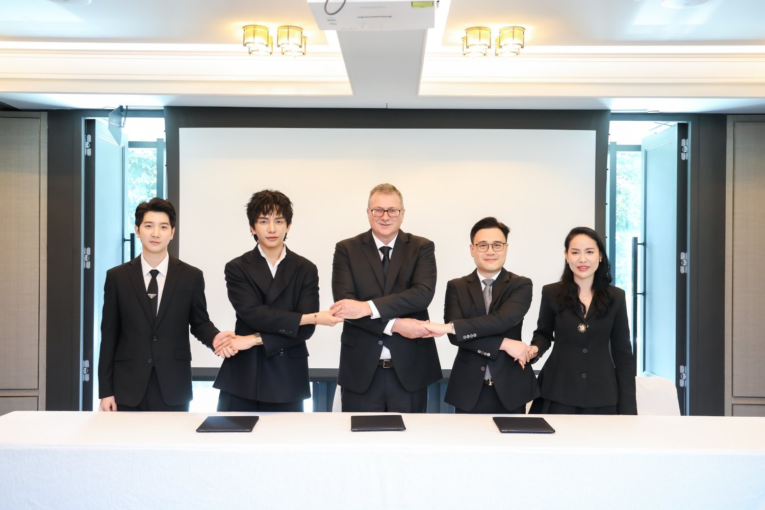 "JimmyYoung" เร่งเครื่องครึ่งปีหลัง ตั้งเป้า 330 ล้านบาท เดิมพันเกม "Science x Creativity" จับมือ ENZO นิวซีแลนด์ ดันแบรนด์เป็น Top Tier วางหมากแบรนด์ให้เป็นระดับ Global