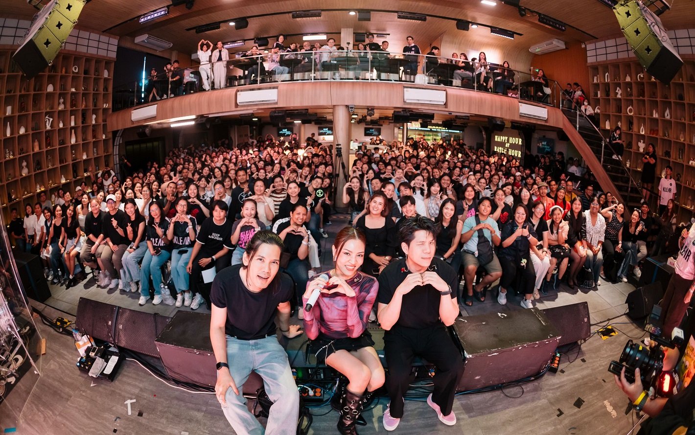KLEAR จัดเเฟนมีต เสิร์ฟเพลง B SIDE แบบจุกๆ พร้อมโชว์เพลงใหม่ "ไม่เจ็บเลยสักวัน" ครั้งแรกในโลก ก่อนปล่อยจริง 4 มิ.ย. นี้