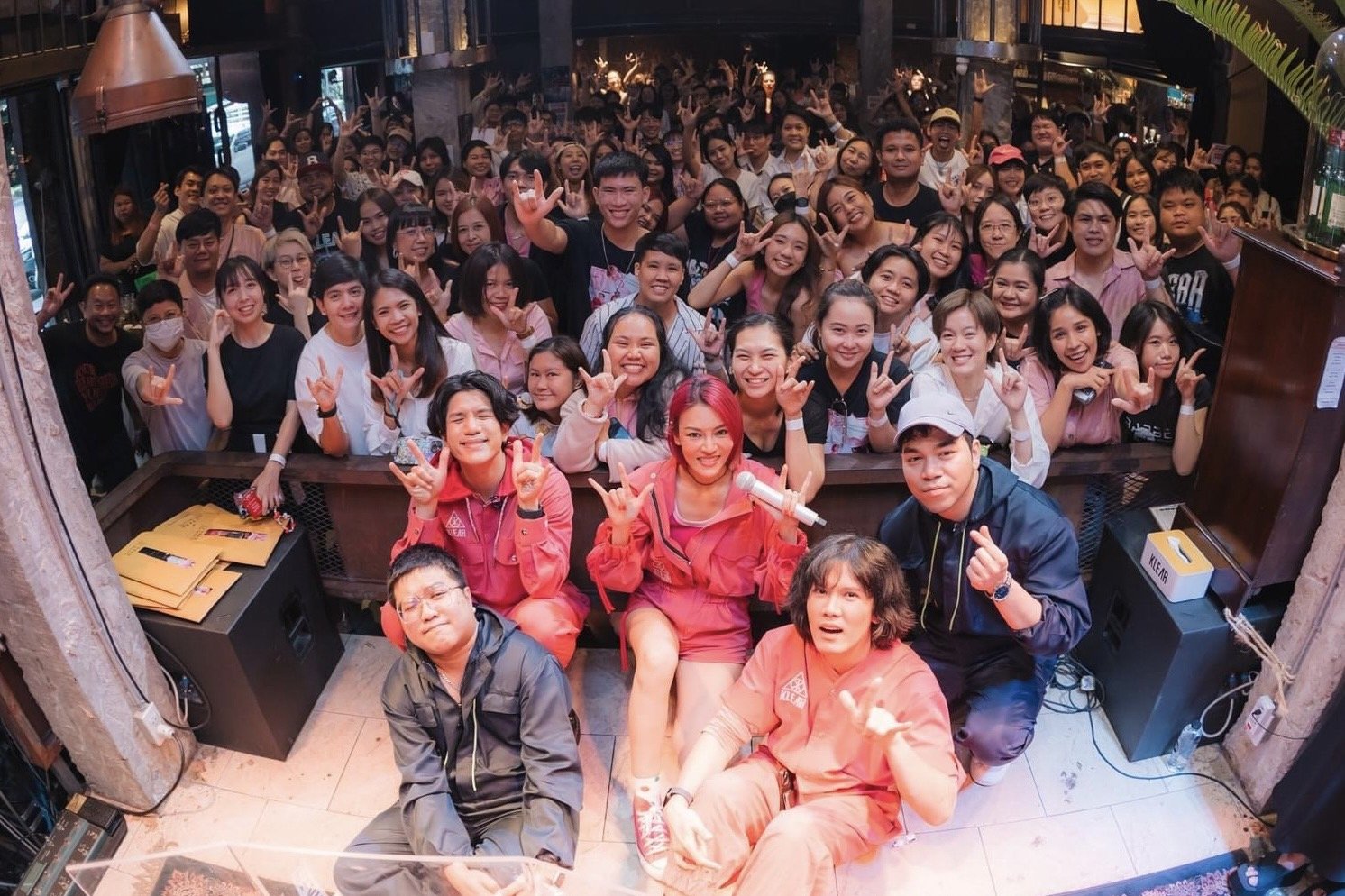 KLEAR รวมตัวเเฟนคลับ จัด Fan Meet "KLEAR กู้ใจ ฮีลใจคนอกหัก"