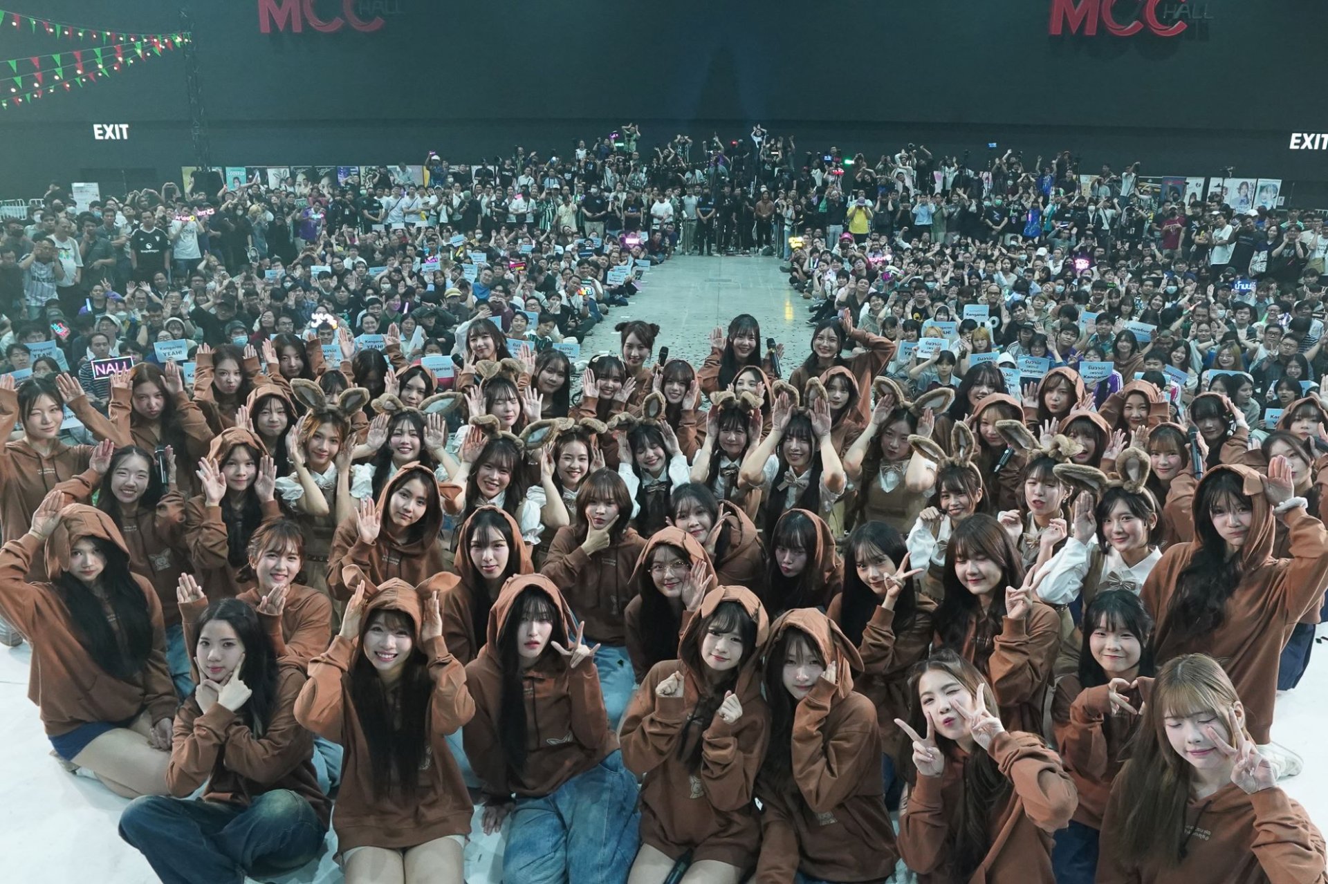 แฟนคลับฟินส่งท้ายปี! 'BNK48 & CGM48' เล่นใหญ่จัดงานคริสต์มาสเฟสติวัล 3 วัน สนุกเต็มอิ่ม