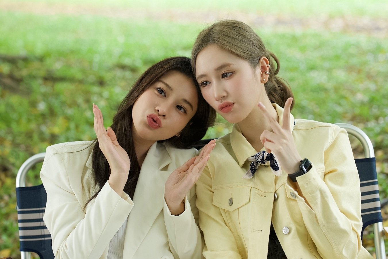 ซีนปิดกล้อง! "เก้า - เจนเย่" เล่นเกินบท หรือใครติดสกินชิพป่าว? ซบไหล่ - จับมือ คนดูงงแน่!! ซีนปิดกล้อง! "เก้า - เจนเย่" เล่นเกินบท หรือใครติดสกินชิพป่าว? ซบไหล่ - จับมือ คนดูงงแน่!!