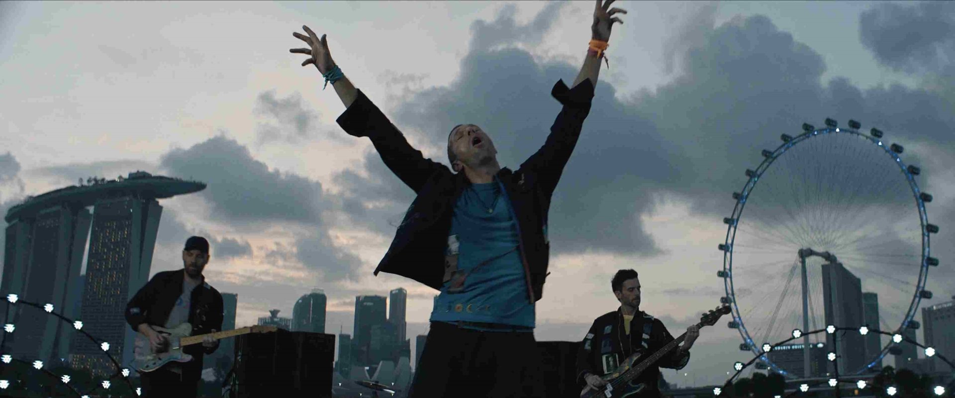 'การท่องเที่ยวสิงคโปร์' ปักหมุดจุดน่าไป ใน MV ใหม่ "Man in The Moon" จาก "Coldplay" เฉลิมฉลองความหลากหลายทางวัฒนธรรมและสถานที่ในสิงคโปร์ในกับอัลบั้ม Moon Music (Full Moon Edition)