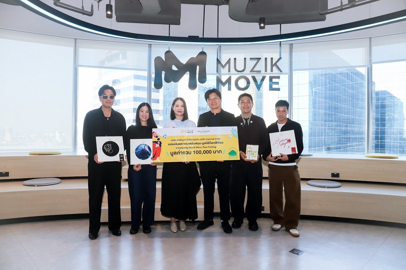 Muzik Move ร่วมกับ Smileyhound ส่งท้ายโปรเจกต์ "Muzik Move Your Feeling" ส่งต่อพลังดนตรีและแฟชั่นรักษ์โลก มอบเงินและของสนับสนุน มูลนิธิโลกสีเขียว