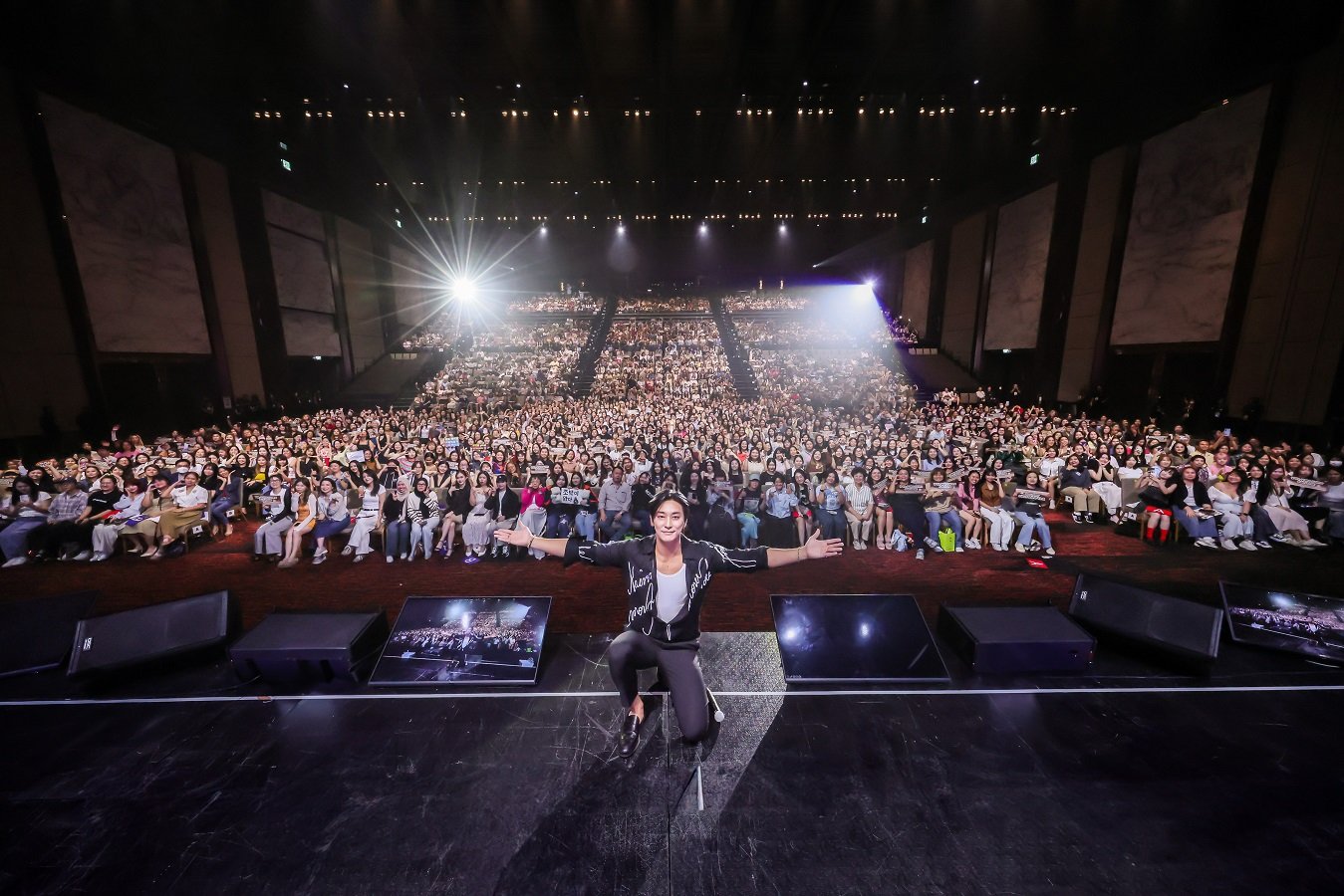 หล่อ แรร์แบบไม่มีใครแทนได้! 'จูจีฮุน' เปิดมุมขี้เล่น สายเปย์ใจดี เซอร์วิสฉ่ำ! "2025 <JU JI HOON Asia Tour Fanmeeting 'JUNIVERSE' in BANGKOK>" คุ้มค่าสมการรอคอย