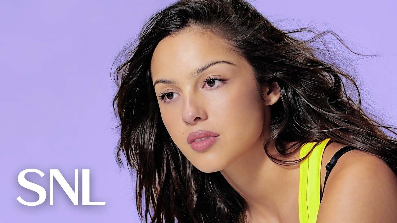 Olivia Rodrigo เซอร์ไพรส์เพลงใหม่ "begged" ในรายการ Saturday Night Live พร้อมแสดงเพลง "drop dead" หลังคว้าอันดับ 1 Billboard Hot 100 ได้สำเร็จ