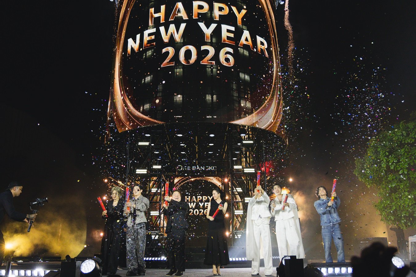 วัน แบงค็อก สร้างปรากฏการณ์เคานต์ดาวน์แห่งปี "The Empire of ONE" ต้อนรับปีใหม่อย่างยิ่งใหญ่ตระการตา นำทัพโดยสองศิลปินระดับโลก TAEYONG และ YUTA พร้อมศิลปินไทยแถวหน้าระเบิดความมันส์สู่ปีม้าไฟ