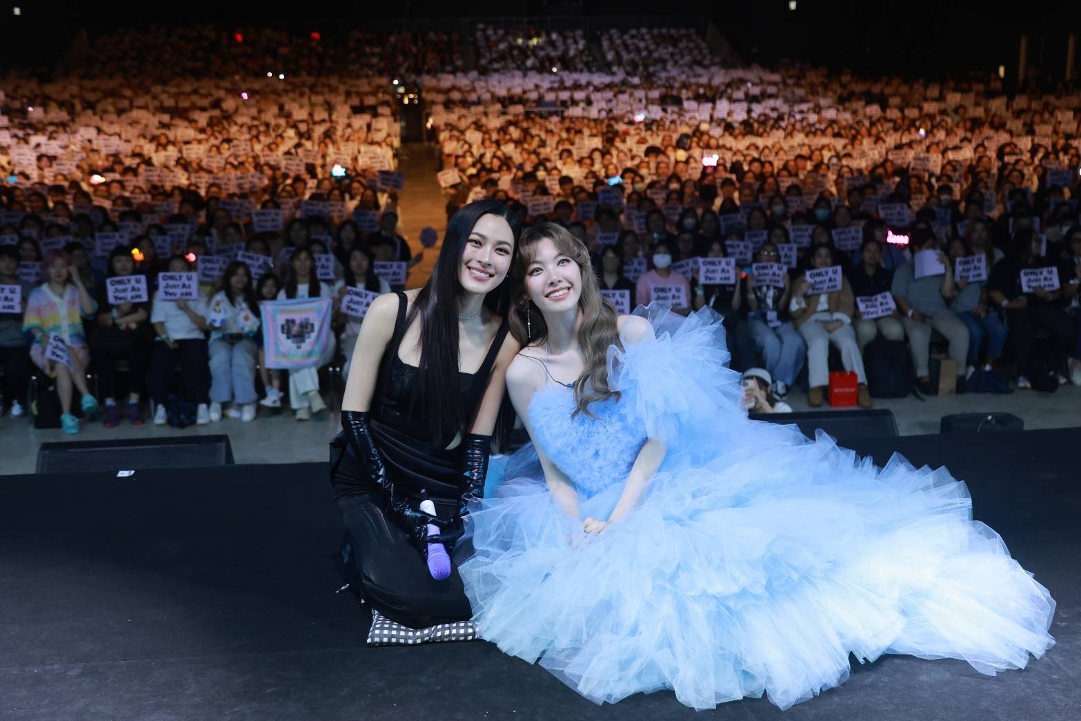 ฮ็อบกันสนั่นฮอลล์! "หลิง-ออม" เสิร์ฟโมเมนต์สุดหวาน ทำ "เจ้าความรัก" ฟินกันถ้วนหน้า ในงาน "Only You, Only Us, Only Now! Fan Meet" 