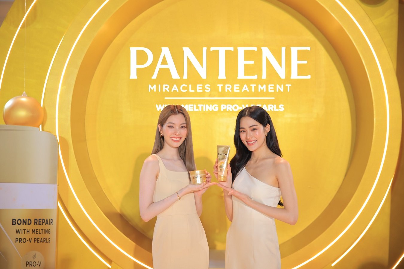 "หลิง - ออม" พาคนไทยอินเลิฟประสบการณ์ "ปังฏิหารย์ผมสวย" ใหม่! PANTENE MIRACLES TREATMENT WITH MELTING PRO-V PEARLS ครั้งแรกในไทยกับทรีทเม้นท์ไข่มุกโปร-วิตามิน ที่มองเห็นได้จริงด้วยตาเปล่า!