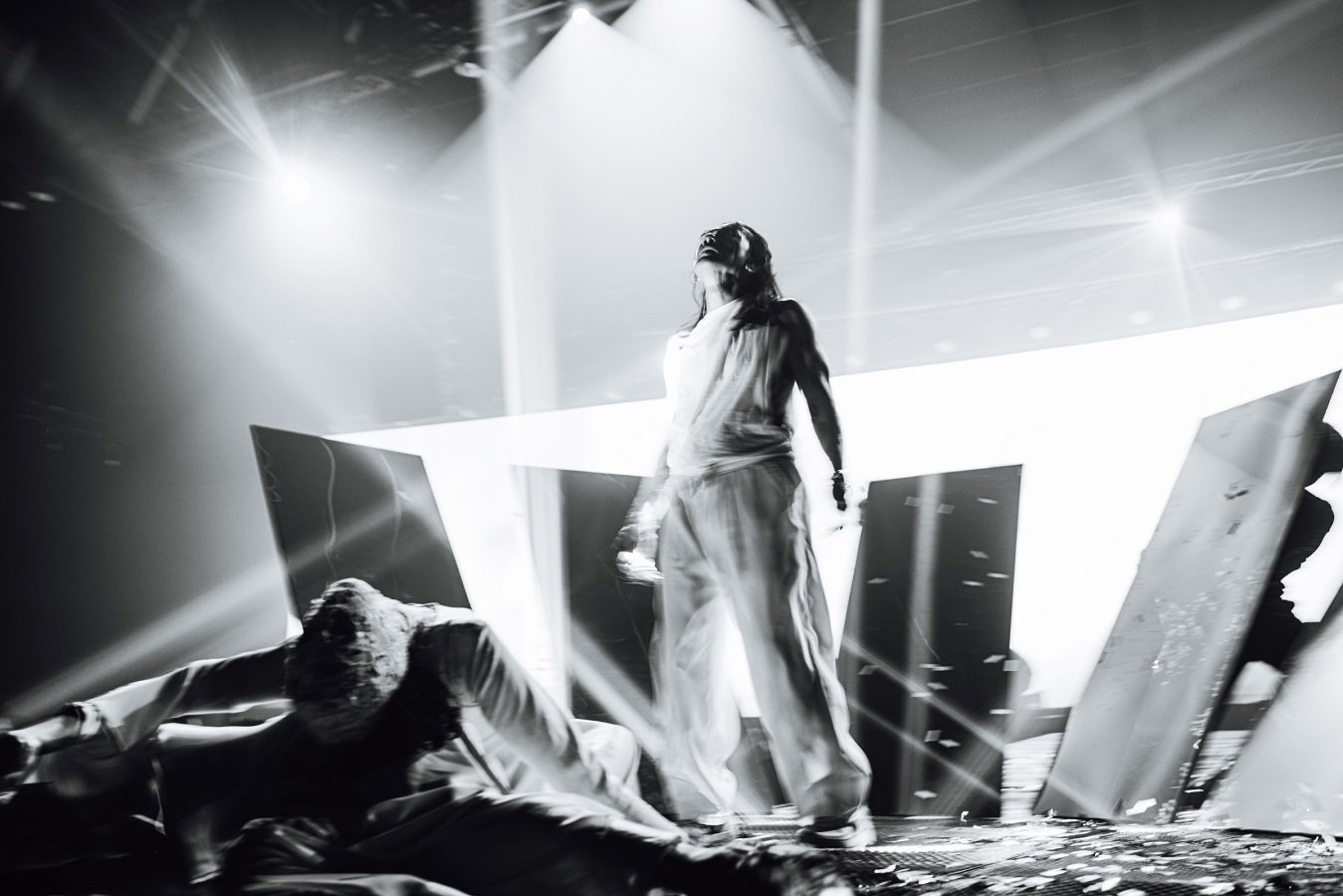 สมการรอคอย 10 ปี! Greasy Cafe คอนเสิร์ตใหญ่ GATES TO THE OTHER SIDE อัดแน่น ร้อง เล่น เต้น โชว์ ทำถึงทุกอารมณ์