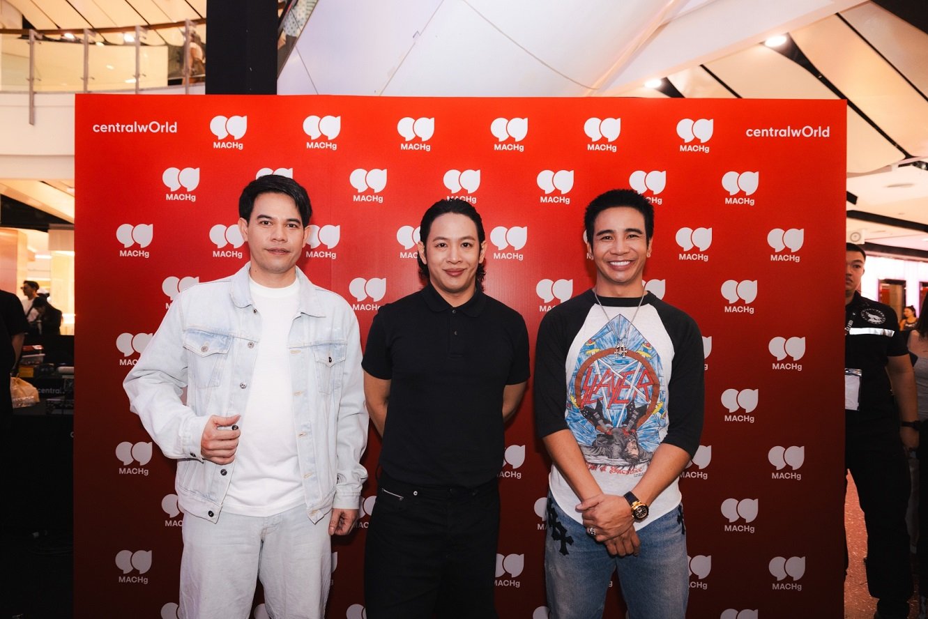 3 ศิลปินใหม่ค่าย MACHg 'หนุ่ม กรรชัย - ชาชม เสาวคนธ์ - วิว นันท์นภัส' ผู้ชนะจากเวที Audition ภายใต้การดูแลโดยทีมผู้บริหารตัวท็อป 'ก้อง ห้วยไร่' และ 'แบงค์ - รัฐวิชญ์' พร้อมด้วย 'โอม - ปัณฑพล'