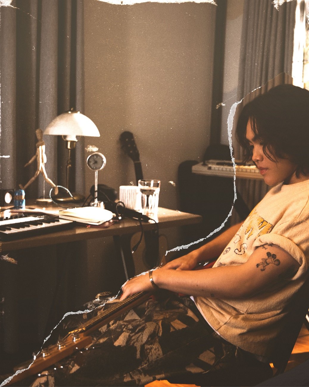 PUN ถ่ายทอดความรู้สึกเหงาๆ ยามค่ำคืนที่ไร้คนเคยเคียงข้างกาย ผ่านเพลง "นอนนี่ (Zzz.) Ft. MUON" โบนัสแทร็กจากอีพี While Im away