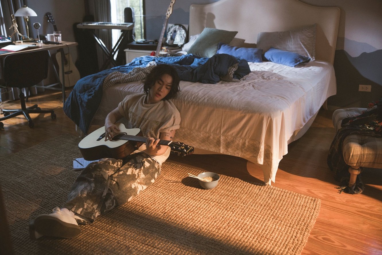 "รักให้เธอได้รู้ (Proof.)" เพลงที่ถ่ายทอดมุมมองอ่อนโยนของ PUN จากอีพี While Im Away ของฝากดูต่างหน้า ในวันที่ความรักยังสวยงาม