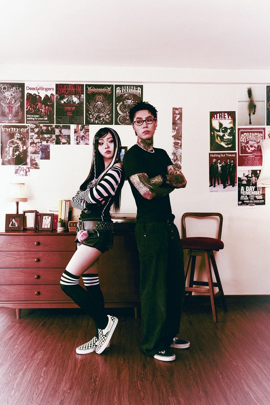 "โตมาไงวะ?" เพลงคู่สุดกวนชวนทะเลาะแห่งปี จาก QEETHA feat. CHEERS วง VIIS สไตล์ Pop-Punk สุดจี๊ด ที่จะติดหูติดปากก่อนคุณตั้งตัวทัน!