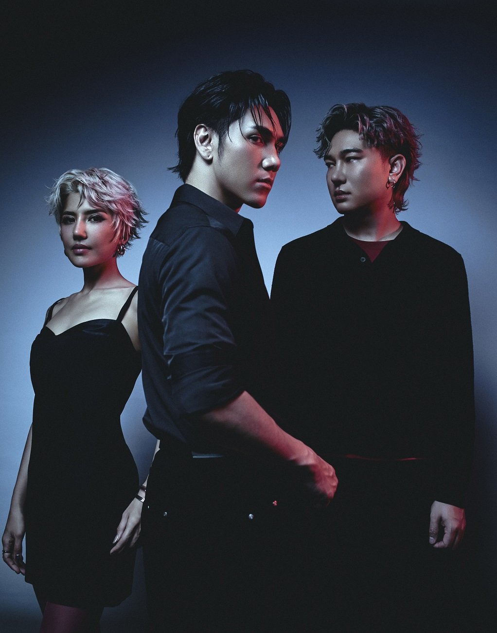 INDIGO ปล่อย MV "อยากบอกรัก" ผลงานเพลงแรกกับค่าย BRIDGE กับดนตรีที่หนักแน่นและเข้มข้นในสไตล์ของวง