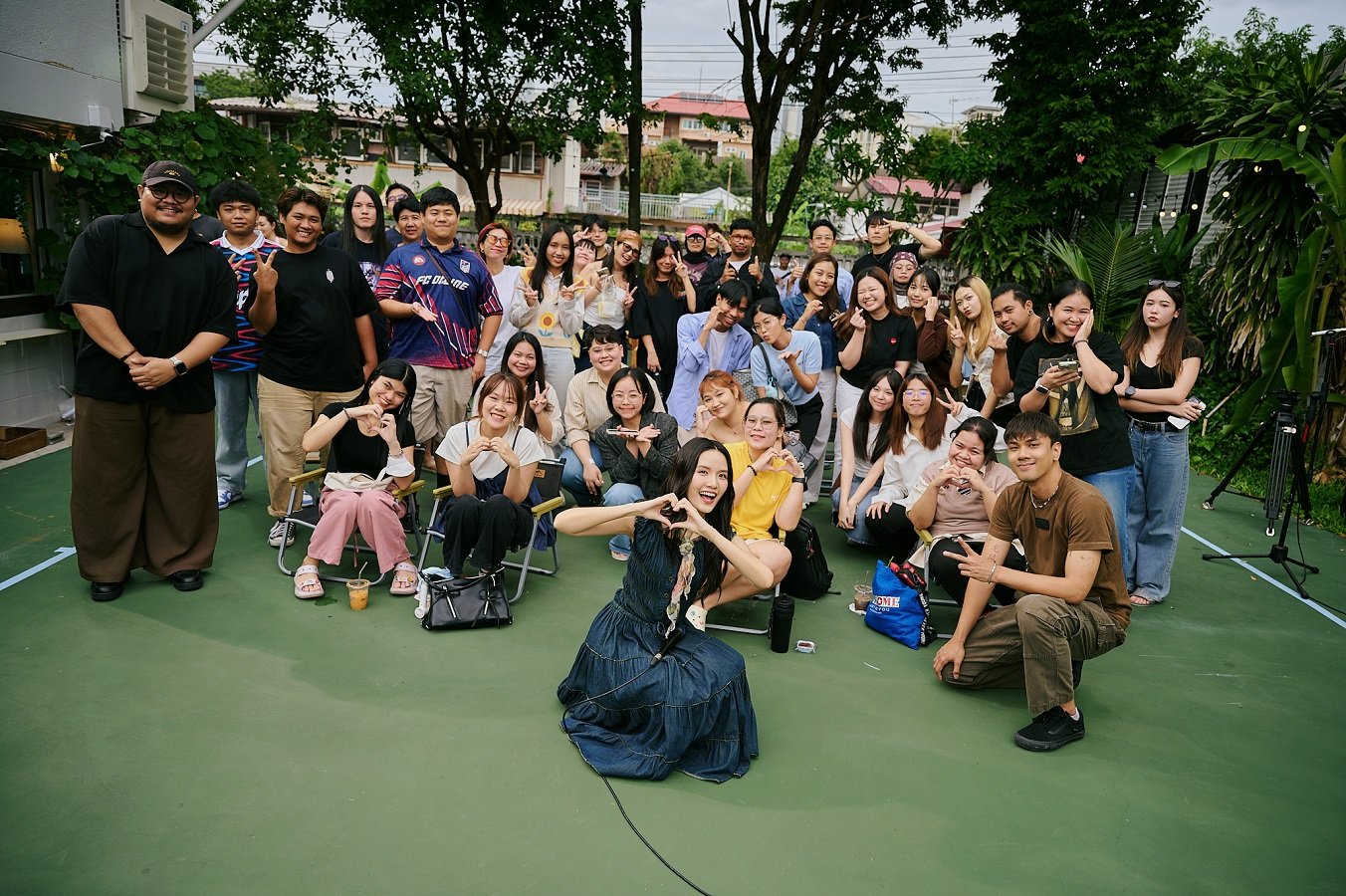 ฟีลกู๊ดสุดๆ! 'แพง เอมปวีณ์' จัดเต็มมินิคอนเสิร์ตครั้งแรก "A Moment with Pang Aimpavee" อบอุ่นทุกโมเมนต์