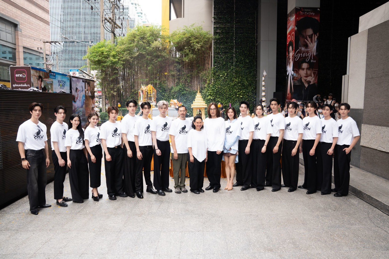 CHANGE2561 ถือฤกษ์งามยามดีจัดพิธีบวงสรวงเพื่อความเป็นสิริมงคล  สร้างปรากฏการณ์บอยเลิฟสู่ภารกิจเกินคาดเดาของ 8 หนุ่ม เคมีเคใจ 4 คู่ "THE CROW CLUB" อีกาสมาคม  พร้อมพาคนดูเปิดประตูสู่สมาคมลับ 18 กันยายนนี้