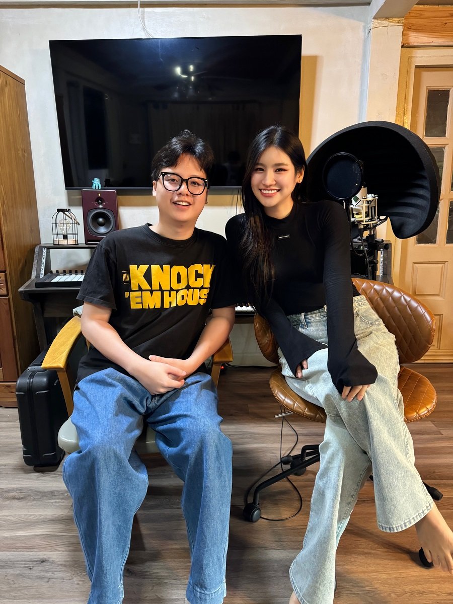 "ข้าวโพด" เปิดโหมดศิลปิน ส่งเพลง "ฟอร์ม (Form)" คืนความสุขแฟนๆ ส่งท้ายปี ดึง "AUTTA" นั่งแท่นโปรดิวเซอร์