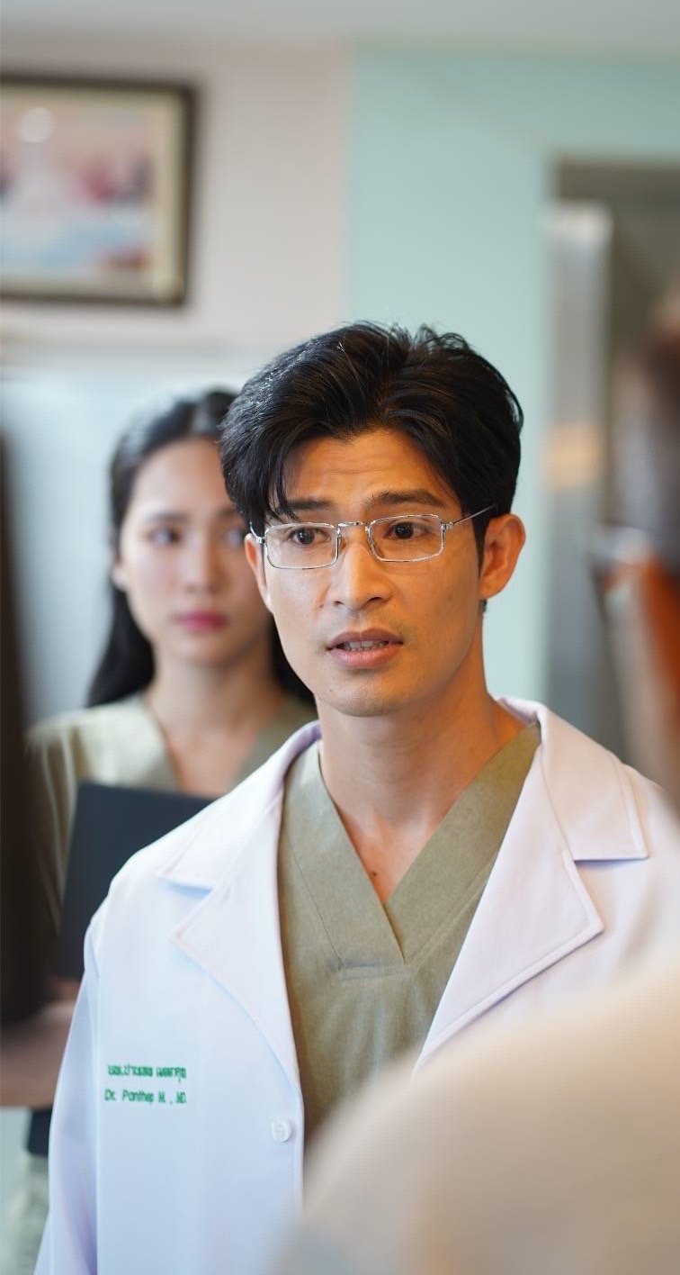 'ตูมตาม ยุทธนา' รับบทหมอเต็มตัวในละครซีรีส์ "ความลับใต้เสื้อกาวน์" ใส่เสื้อกาวน์ กร้าวใจสุดๆ