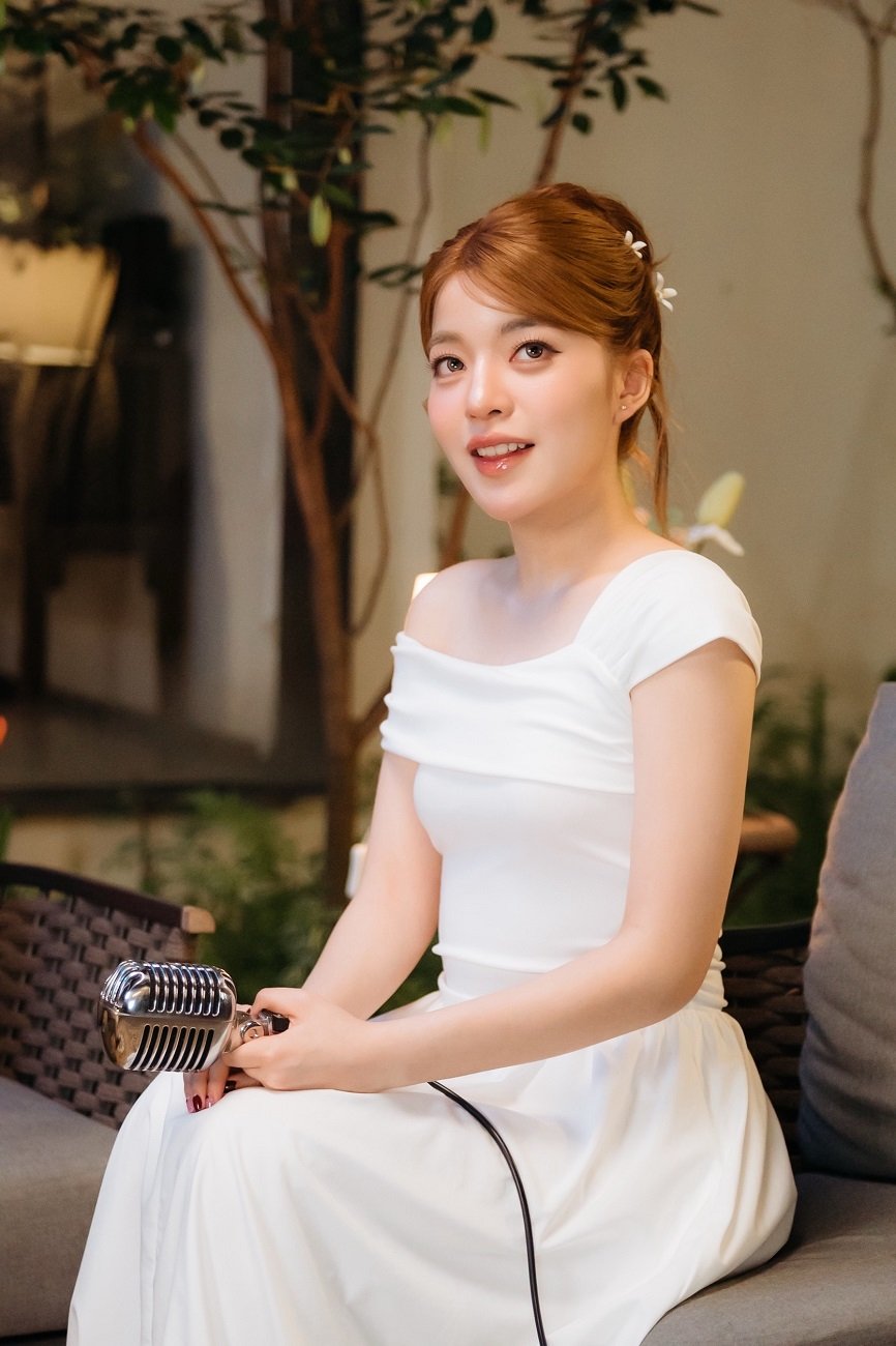 กว่าจะเป็นคัพเวอร์เวอร์ชั่นสุดเป๊ะ! "จ๋า พราวเพชร" เปิดใจทำการบ้านหนัก-ร้องซ้ำนับไม่ถ้วน เพื่อผลงานที่ดีที่สุด