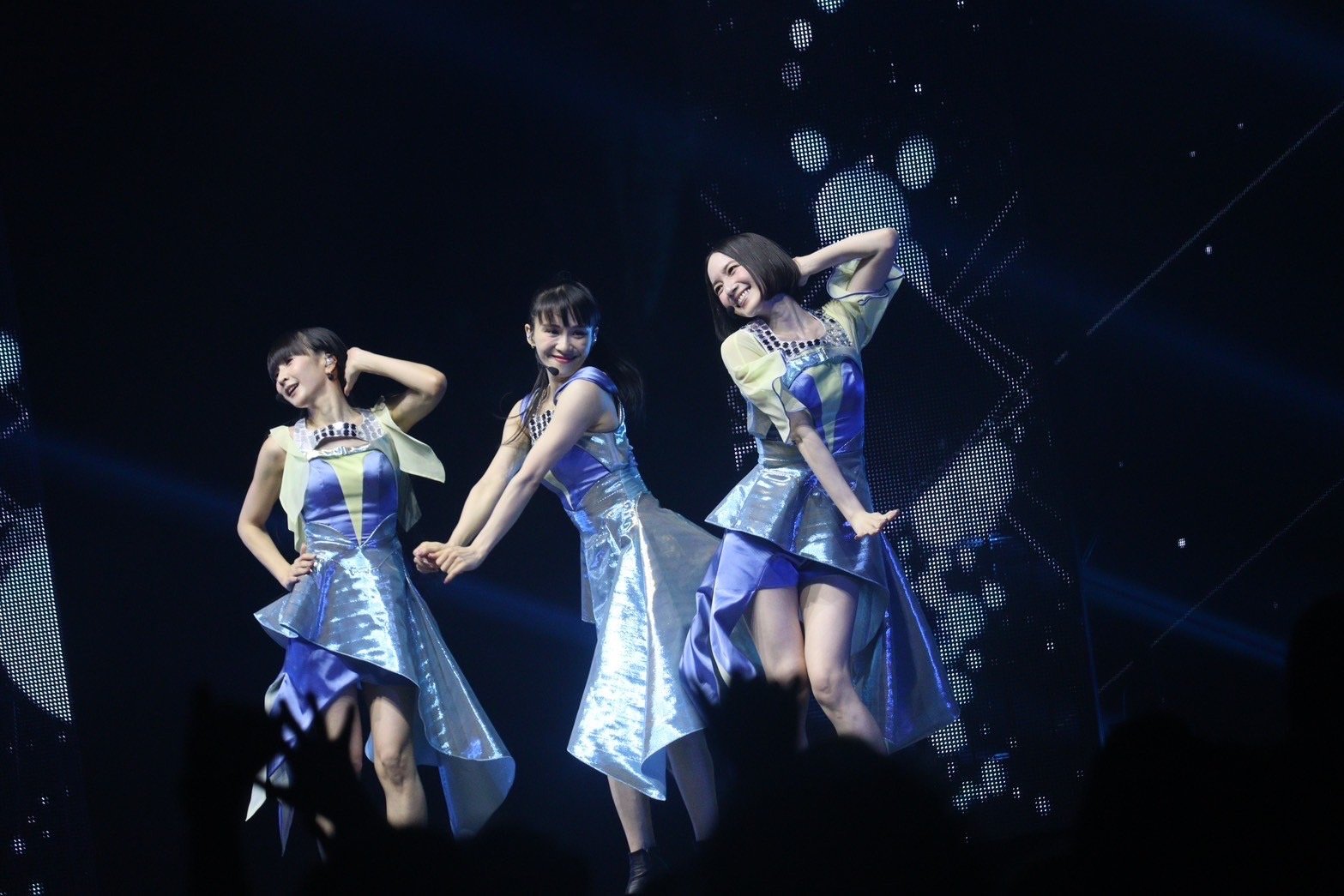 วันนี้ยิ่งกว่าที่รอคอย! Perfume Asia Tour [Perfume "COD3 OF P3RFUM3 ZOZ5" Asia Tour 2024 ] in Bangkok เพลงดี! เพอร์ฟอร์แมนซ์ล้ำ! สวยดูแพง สุดจริงสมคำร่ำลือ